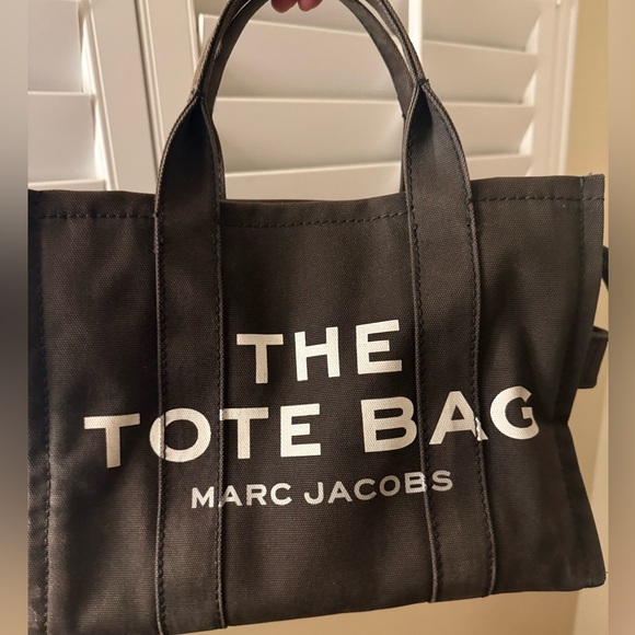 Marc Jacobs Medium Tote Bag
No strap - Picture 1 of 6